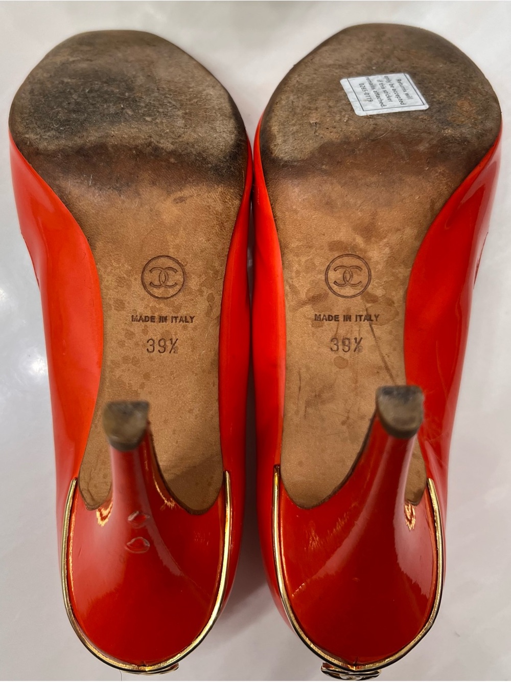 CHANEL Gorgeous Orange Patent Leather Stiletto Pumps with Gold CC Heel 39.5 - Picture 10 of 13